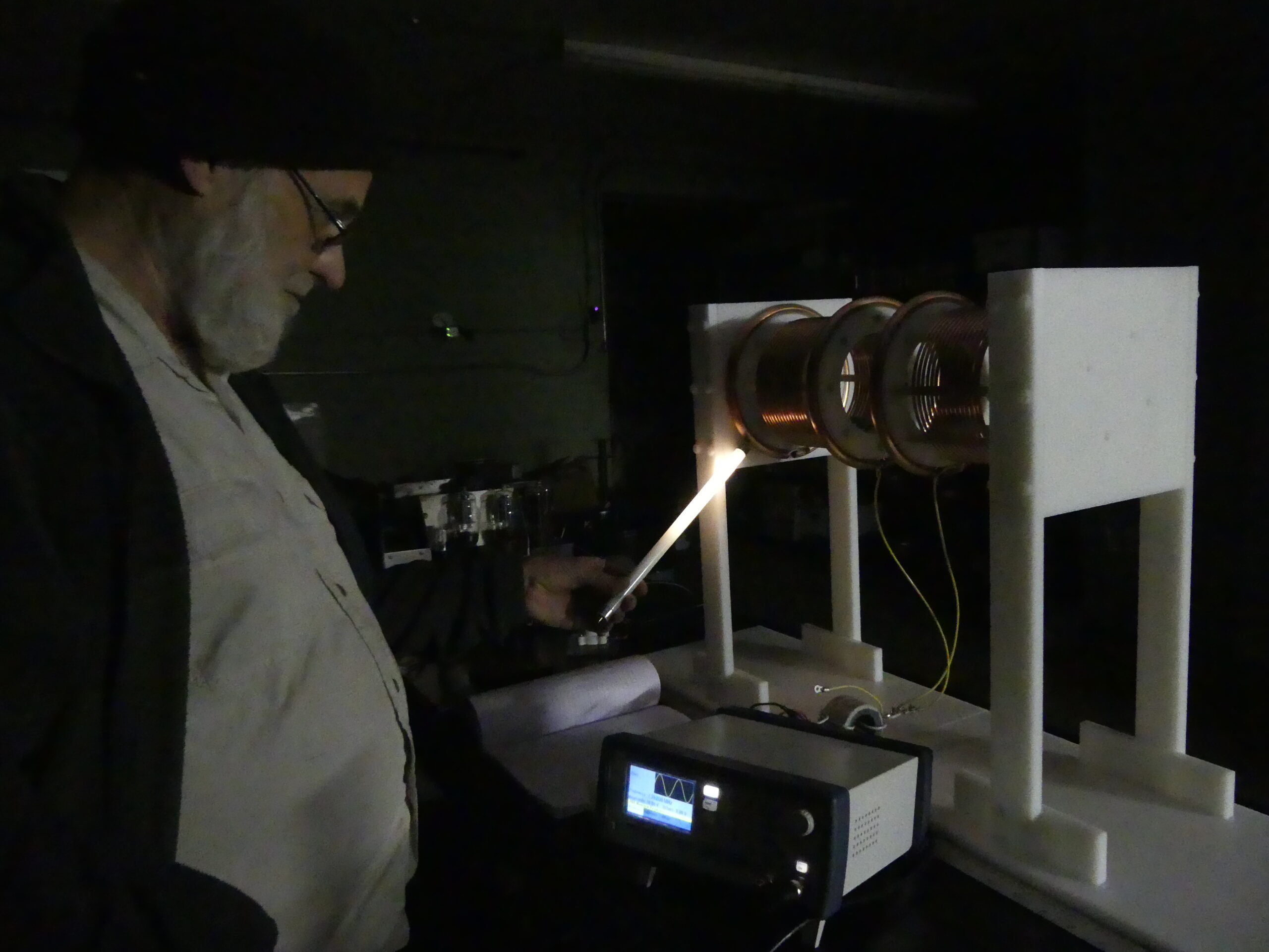 Tesla Coils Wireless Light Test